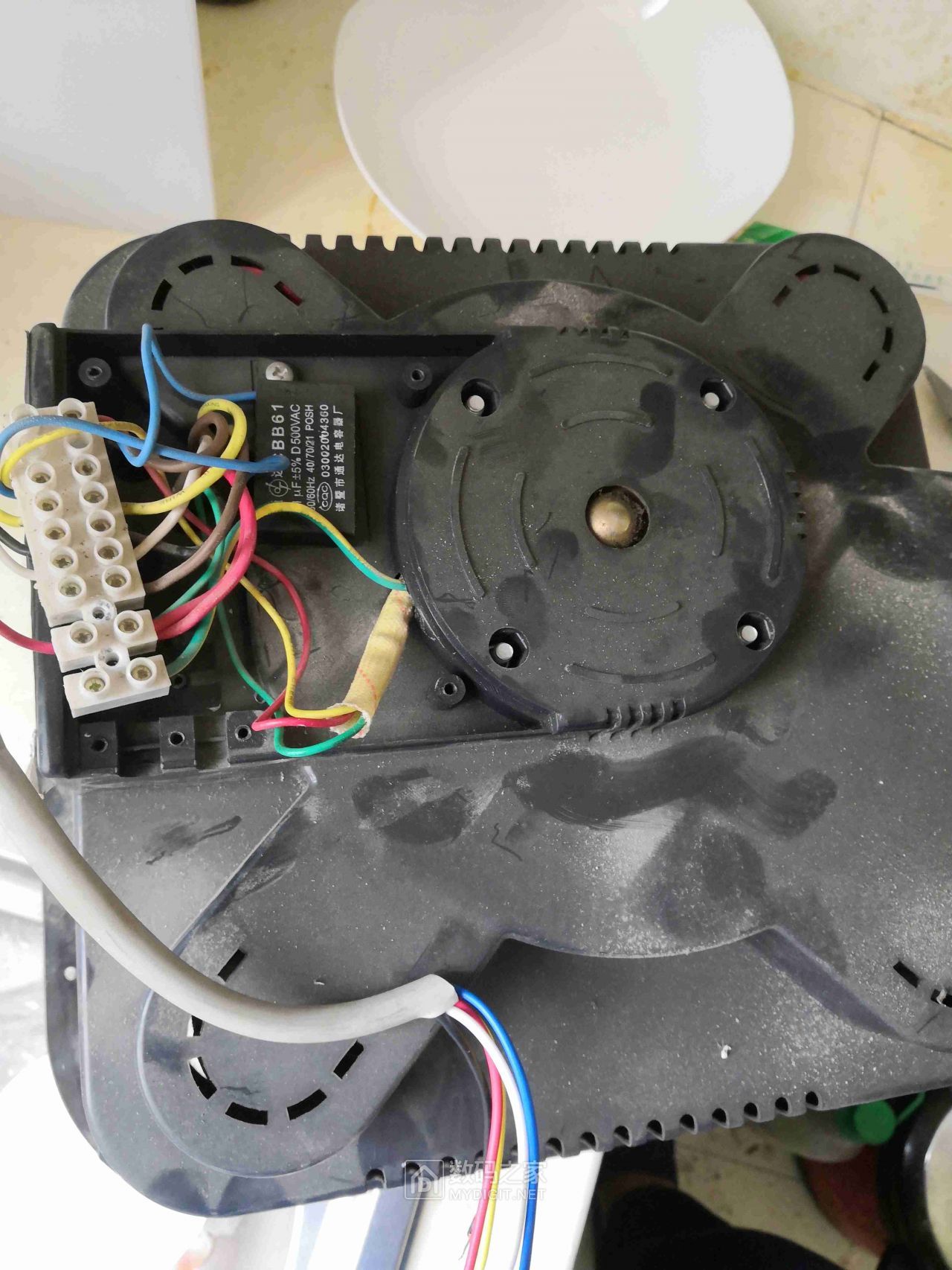 『八级砖家』更换浴霸换气电机 - 拆机乐园 数码之家