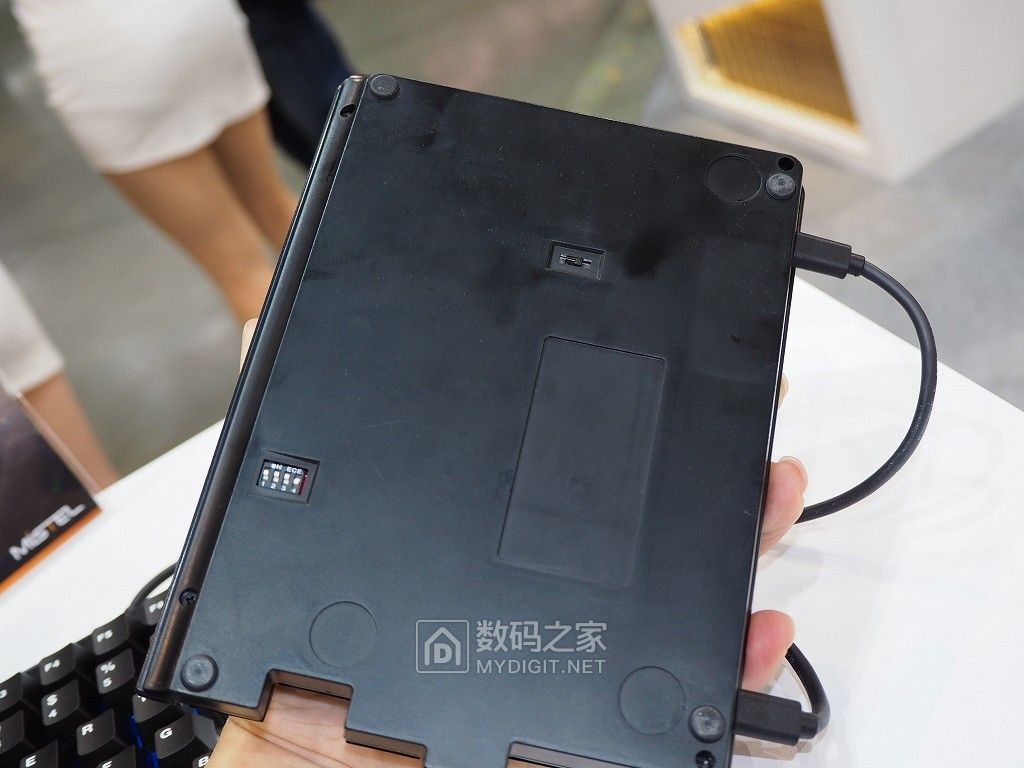 MD770_1024x768g-1024x768.jpg