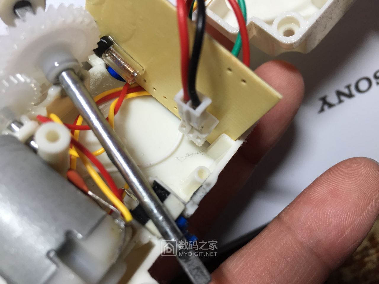 玩具跳跳猪的球拆解