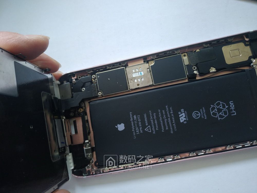 一个疏忽造成iphone6splus换屏幕总成白费功夫