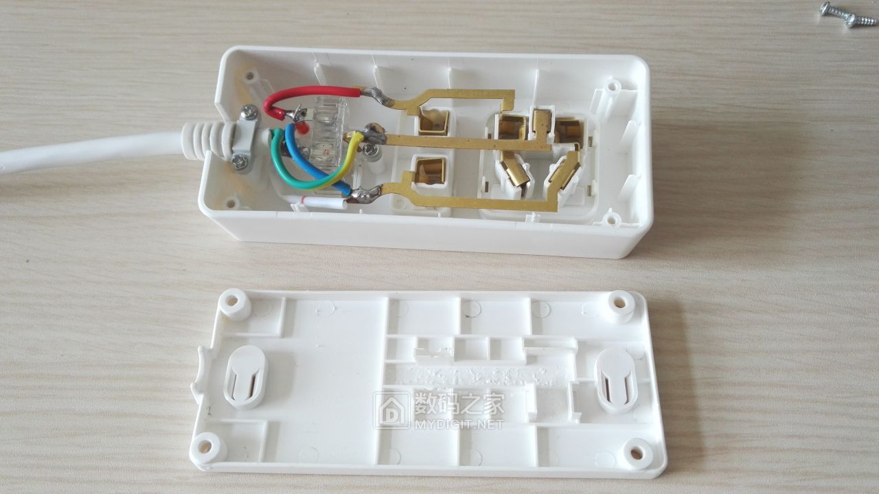 好看的墙壁插排 154117p0imog43m7d77qcb.jpg