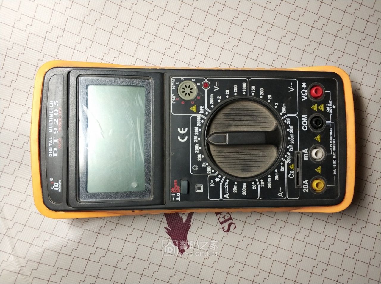 拆解弘大dt9205数字万用表