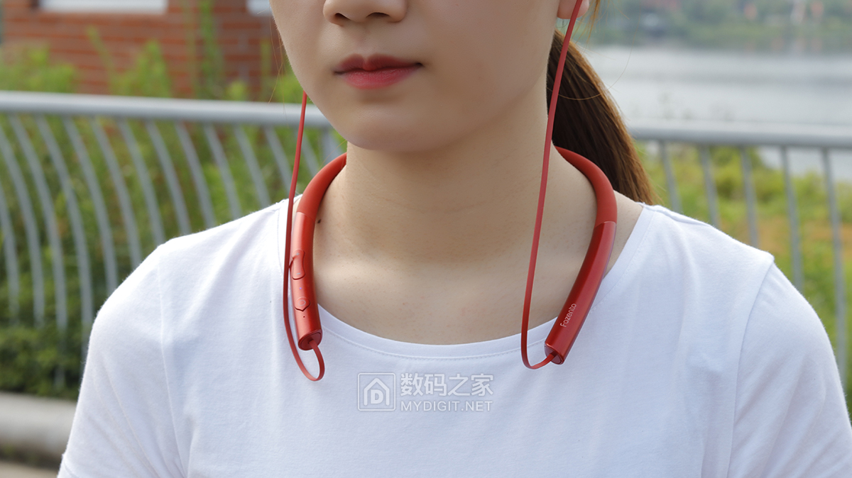 暴声ft8运动无线挂脖耳机体验时尚音乐运动兼备的蓝牙耳机