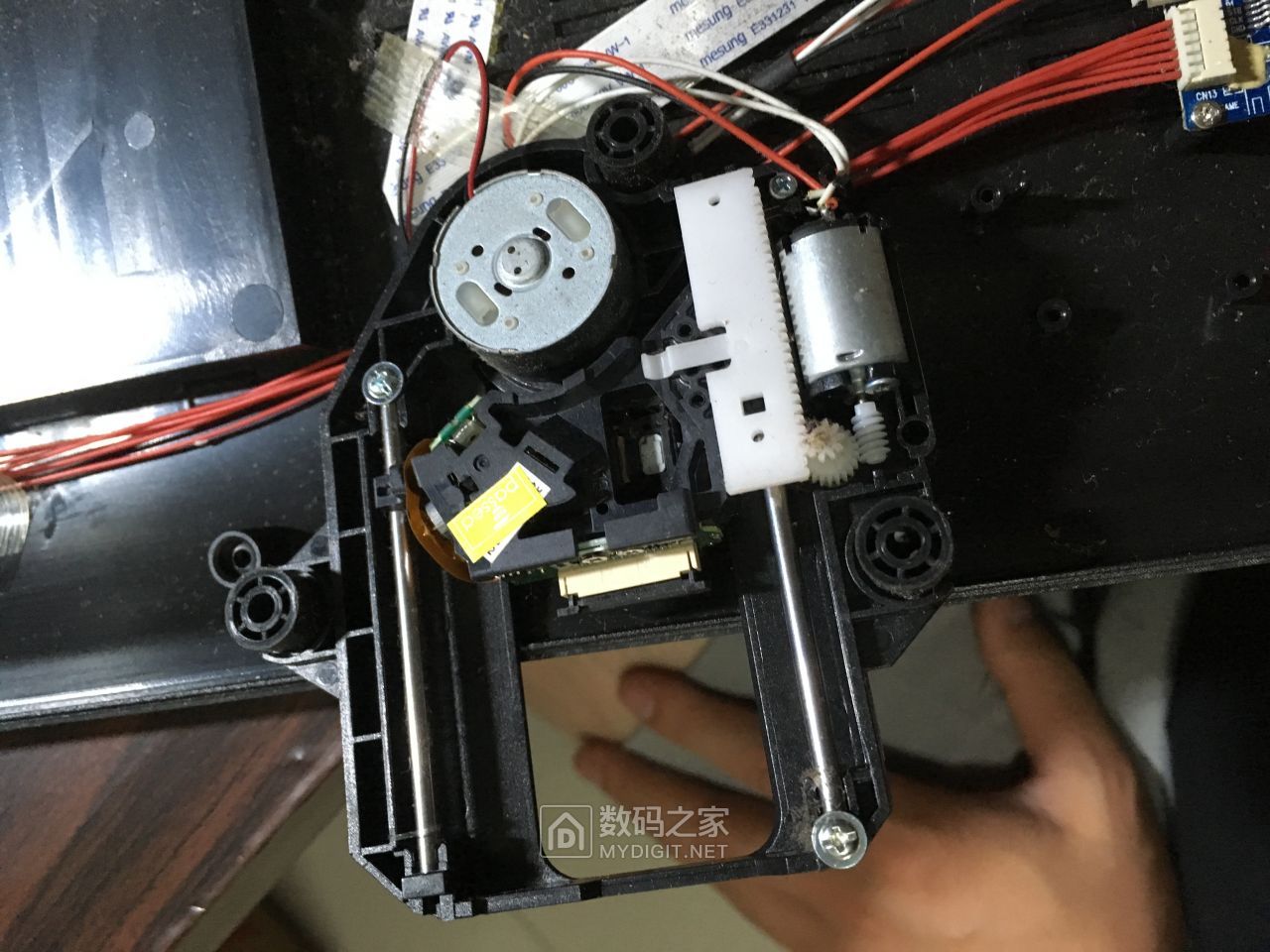 帮村里大爷拆修先科st-320 evd看戏机 - 拆机乐园 数码之家