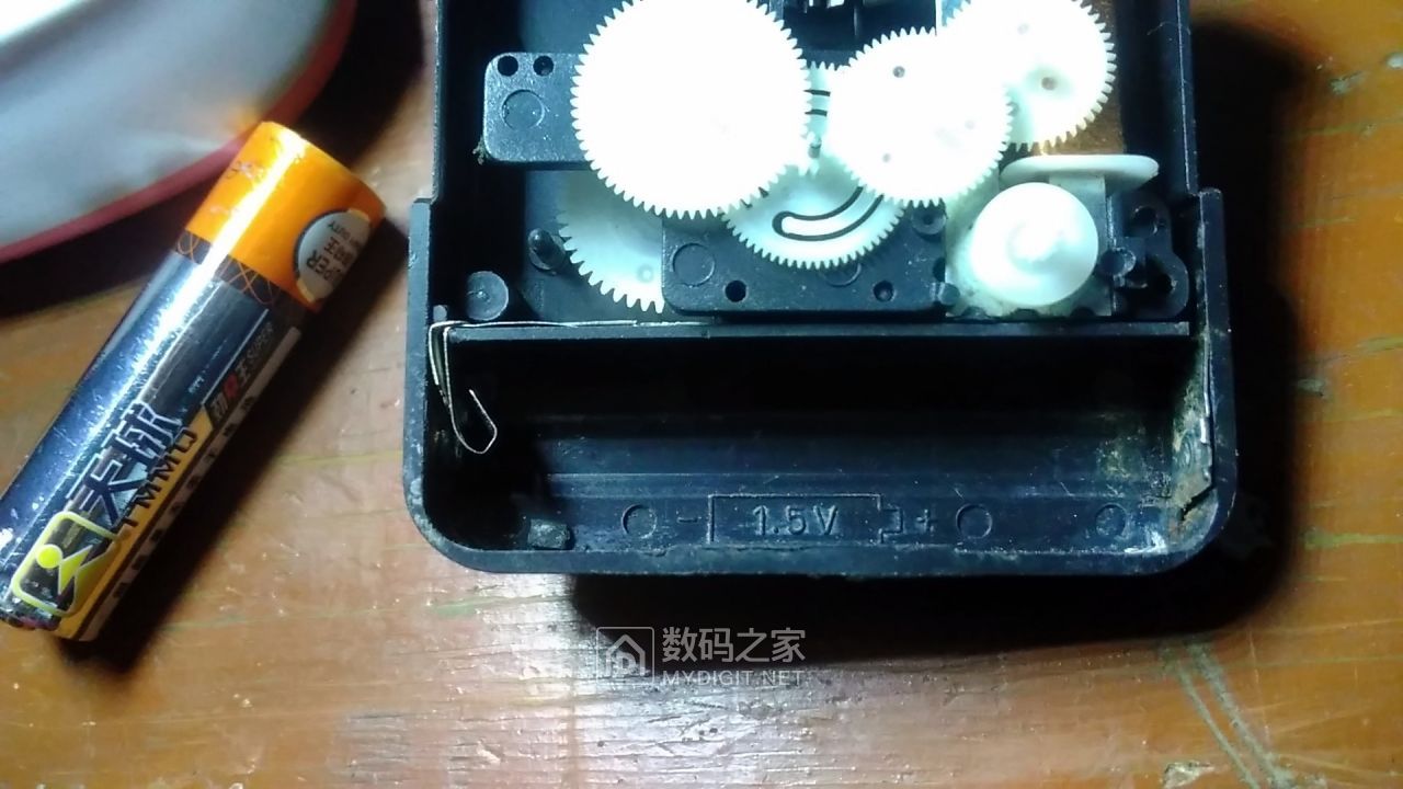 拆石英钟芯
