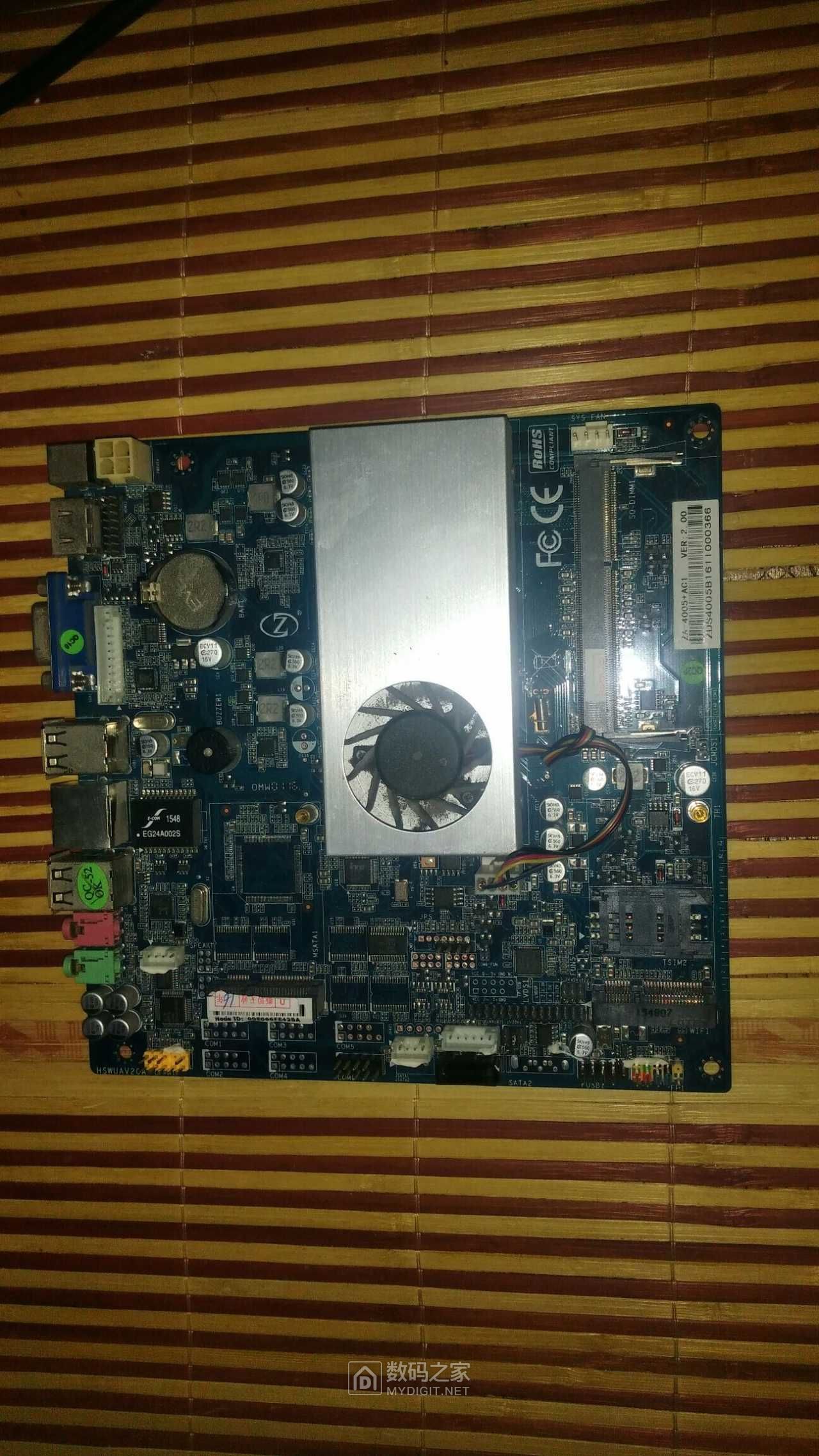 出几张华硕j2900四核和a4四核itx小主板和联想ips高清触摸屏