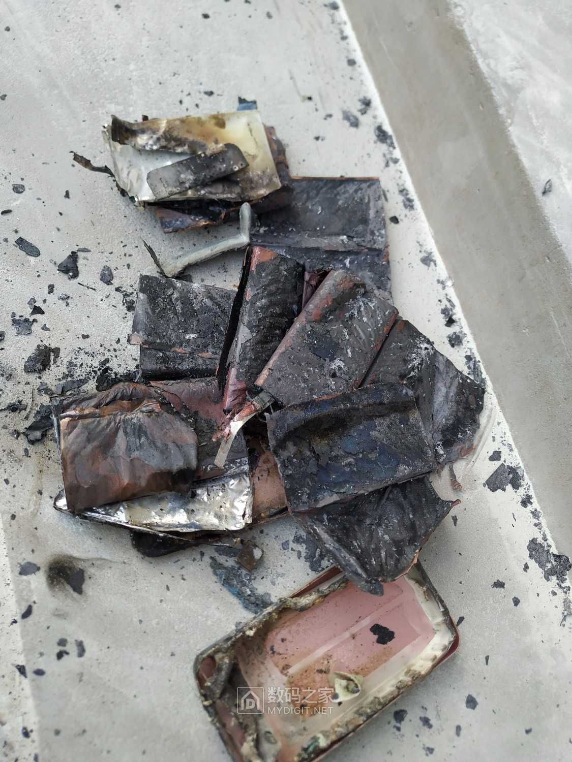 看到网友发锂电爆炸的帖子分享自己发生的惊心一幕