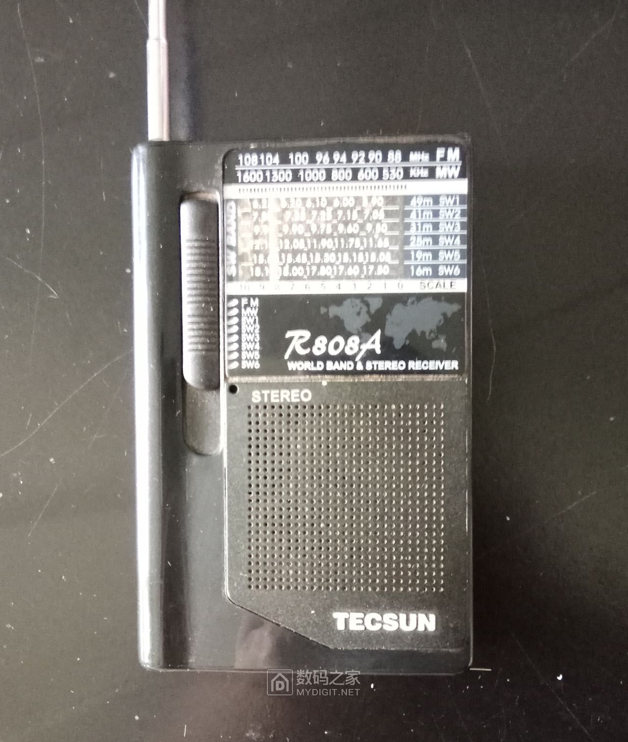 号称世界上最小型的多波段立体声收音机德生r808a拆解