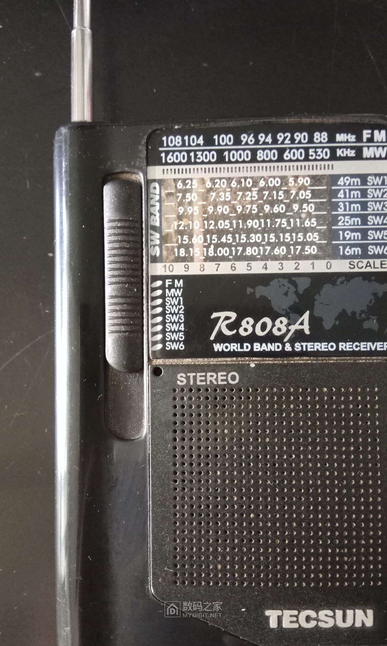 号称世界上最小型的多波段立体声收音机德生r808a拆解