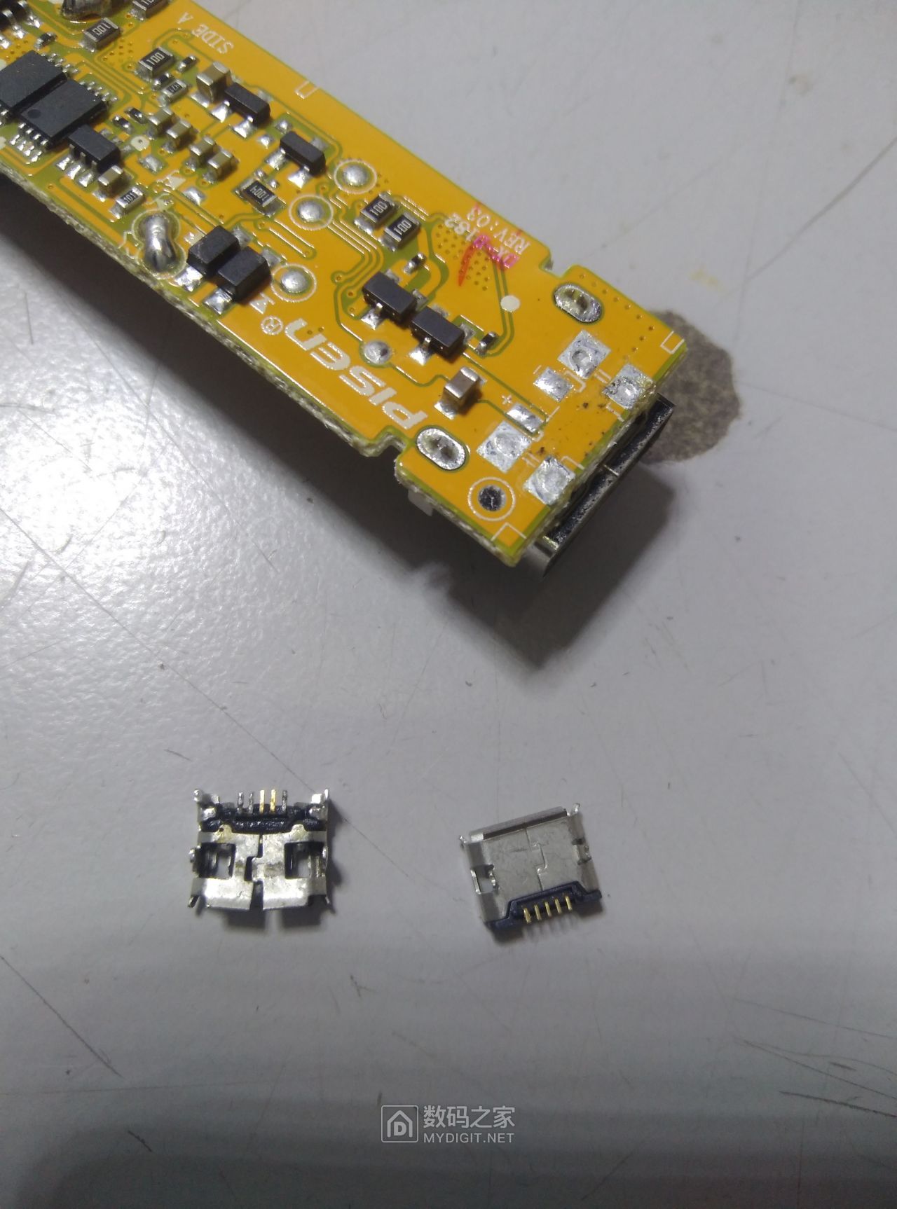 拆解品胜的备电充电宝(pisen ts-d182)