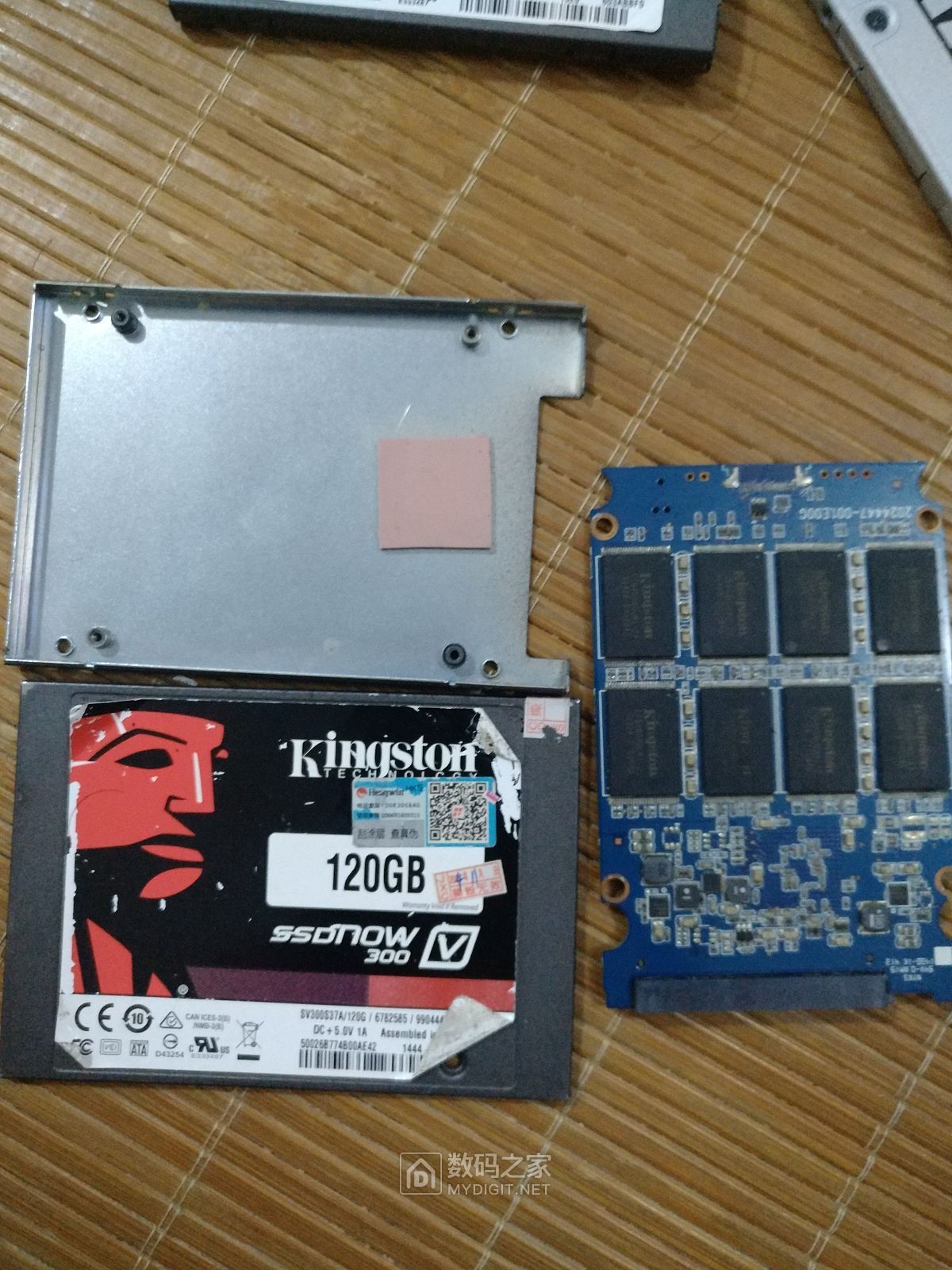 200打包出3个120g金士顿固态硬盘
