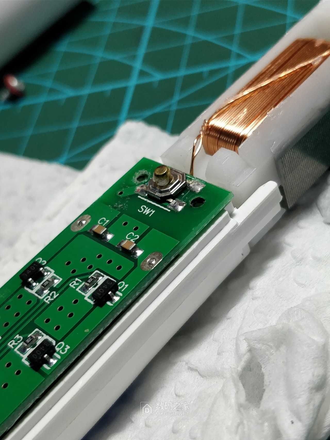 拆修使用异常的美奥无线充电磁悬浮电动牙刷