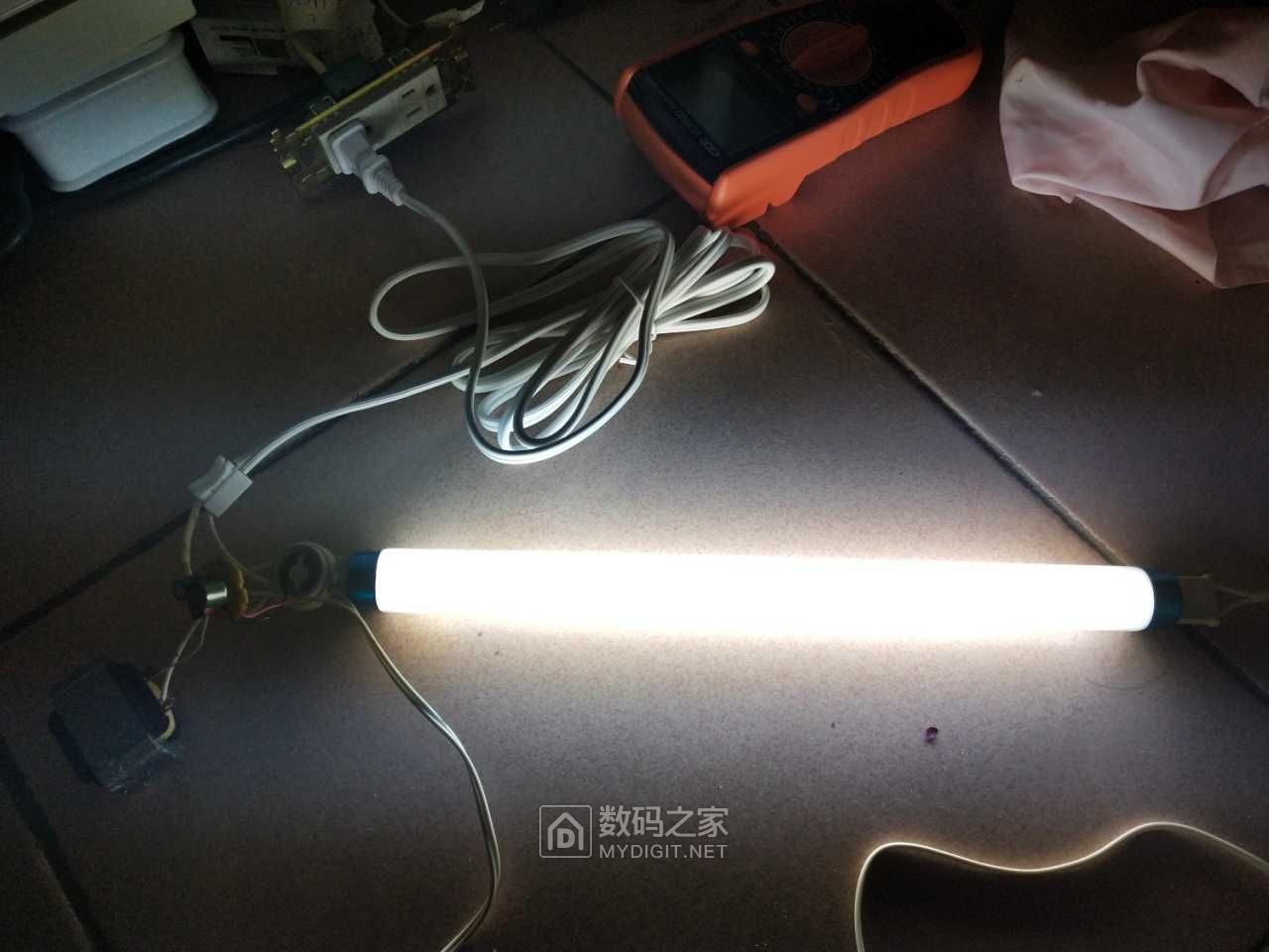 东芝最初期的电感镇流器节能灯