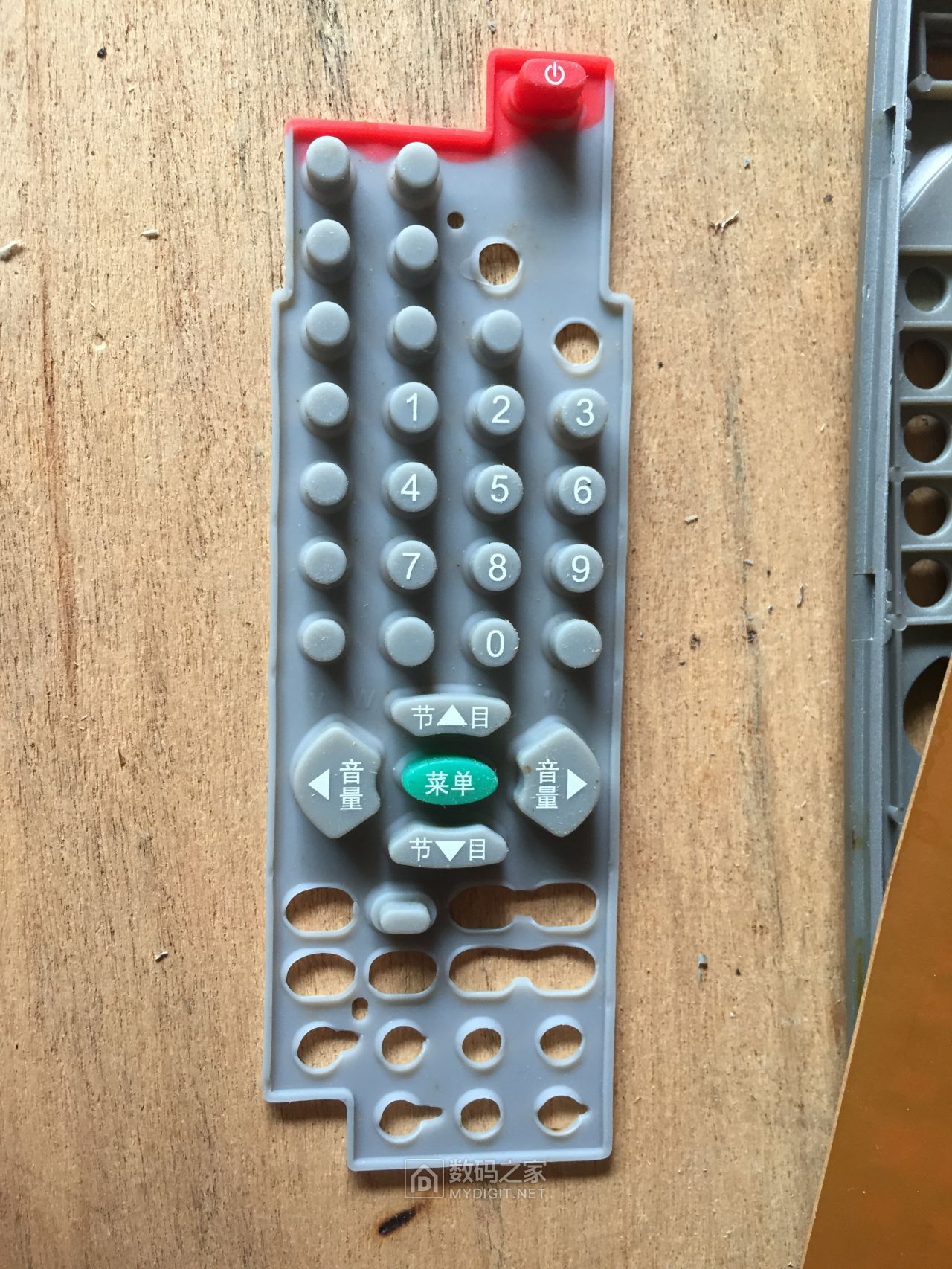 拆一个tcl电视机遥控器