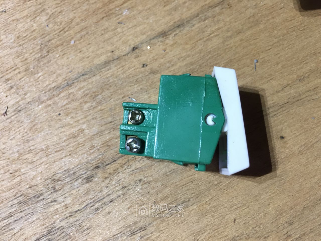 拆一个86型浴霸控制开关