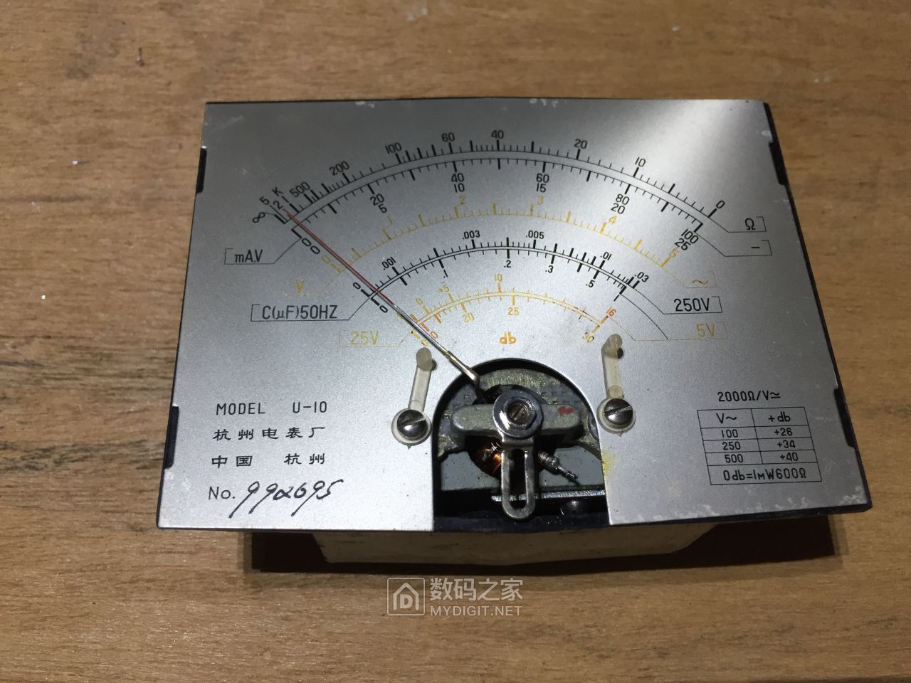 拆一个指针式万用表表头