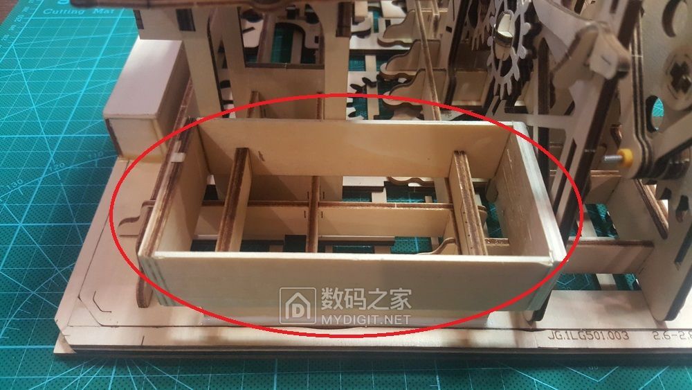 19）电池舱木结构与玩具粘接.jpg