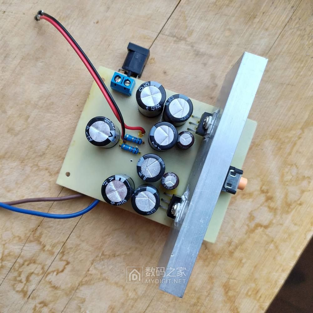 2 年前的烂尾 tda2003 功放, 上周看了坛友的帖子, 翻出来, 弄好了.