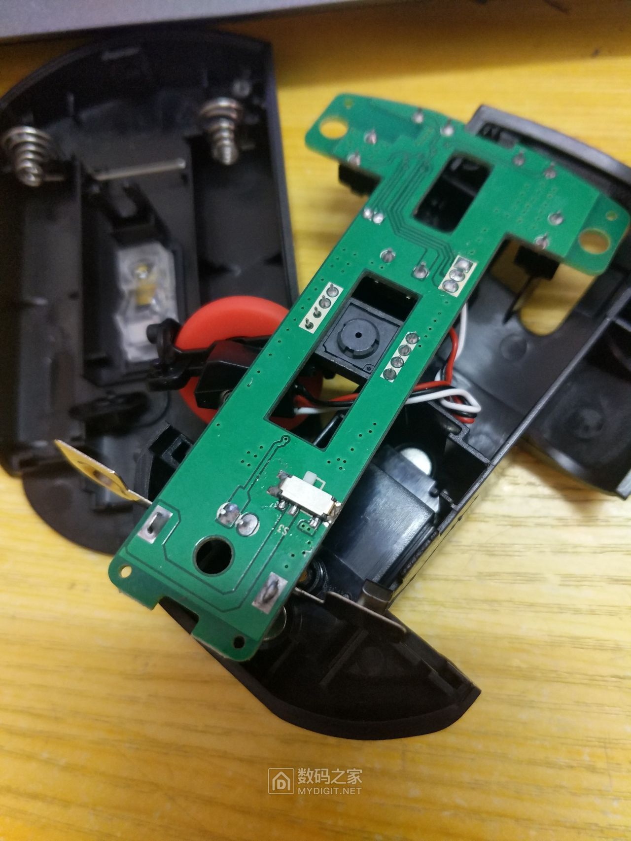 拆个数码值得买推荐的联想thinkpad无线大红点鼠标