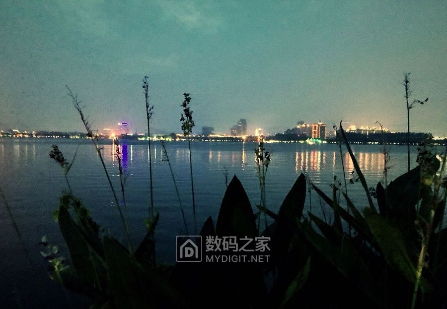 湖边夜色 (2).jpg