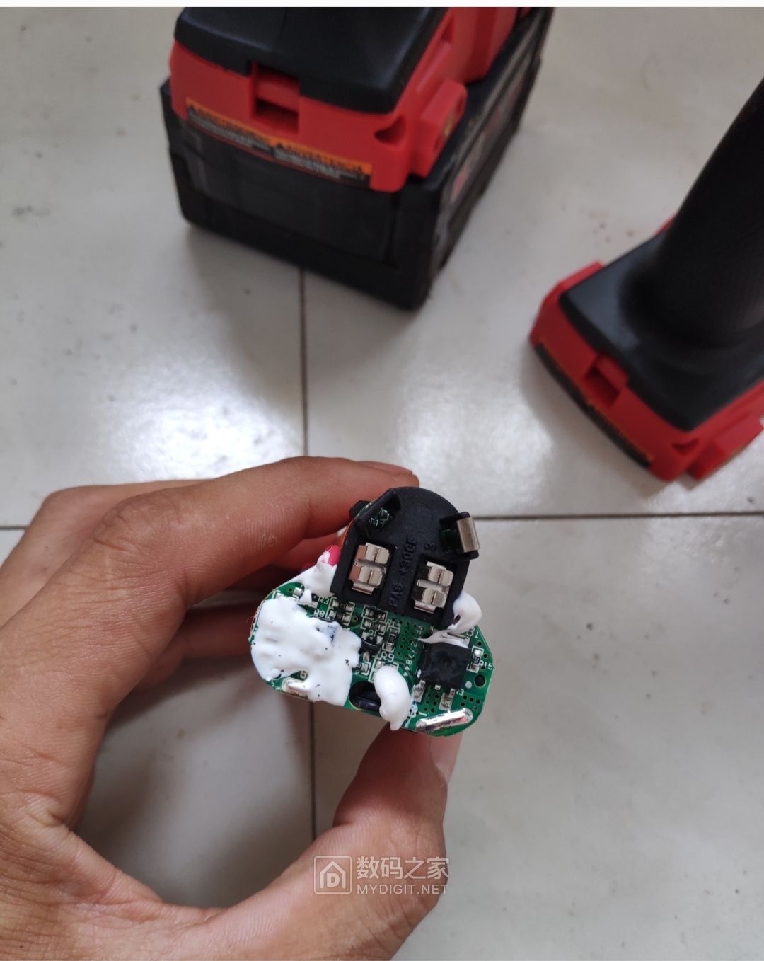 拆个卡胜12v锂电钻电池