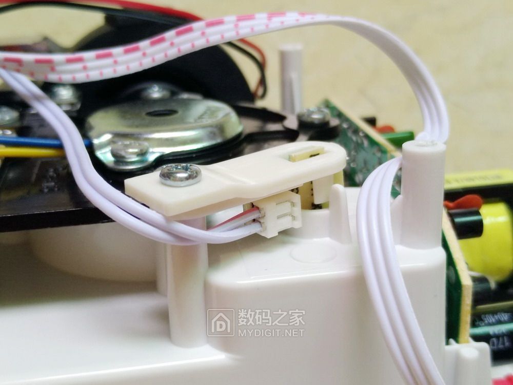 详拆小熊加湿器型号jsqa20b1做工还不错