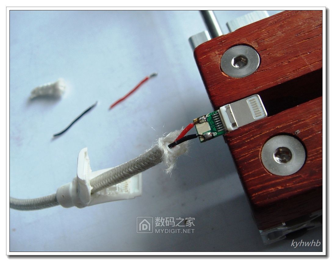 拆修两线制山寨苹果数据线