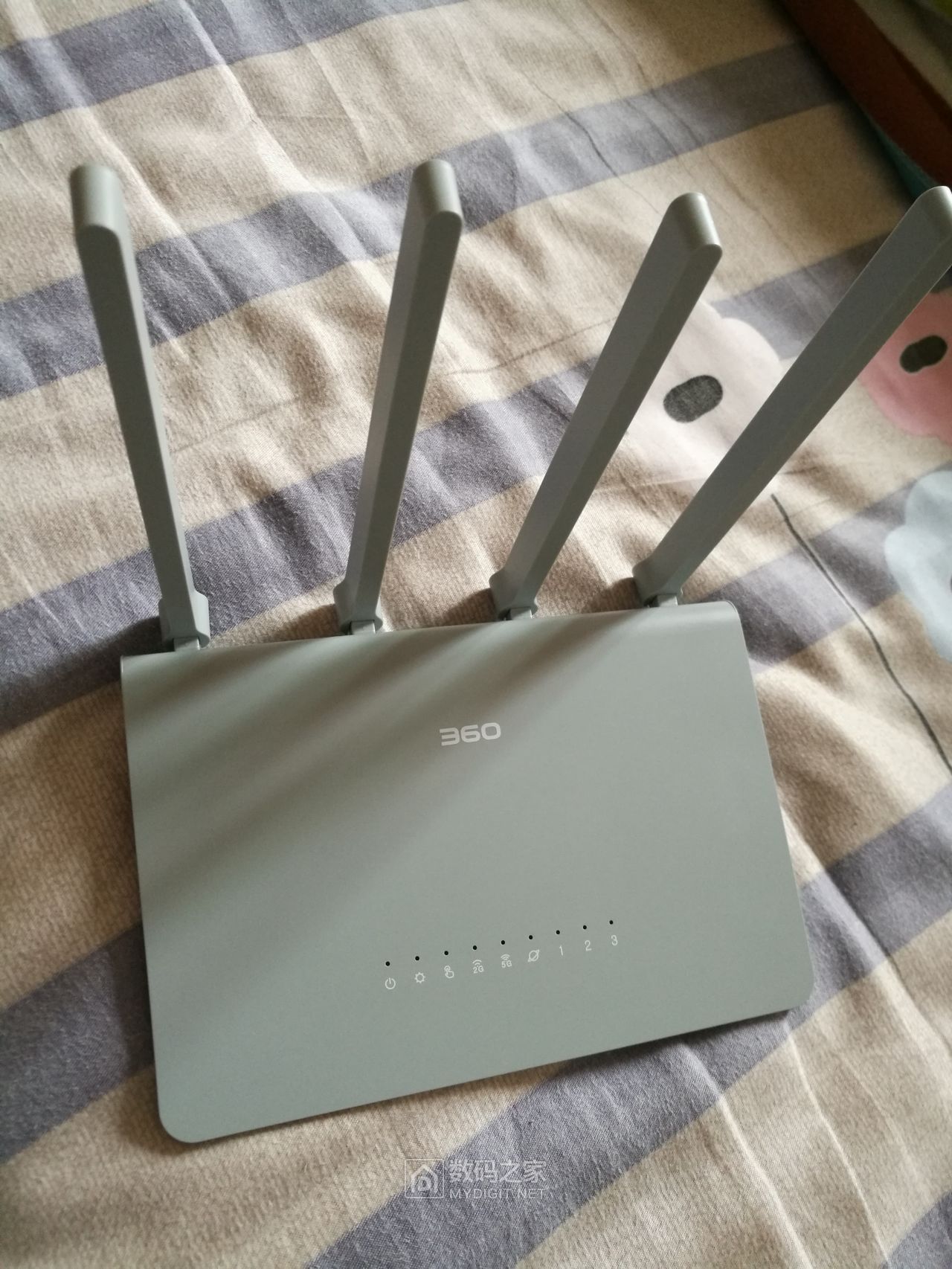 到手就拆360v2路由器2外观做的不错依然是卖壳为主的路由器