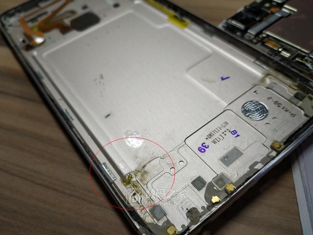 傻老婆今天又把手机搞进水了拆开vivox20看看里面啥样啊