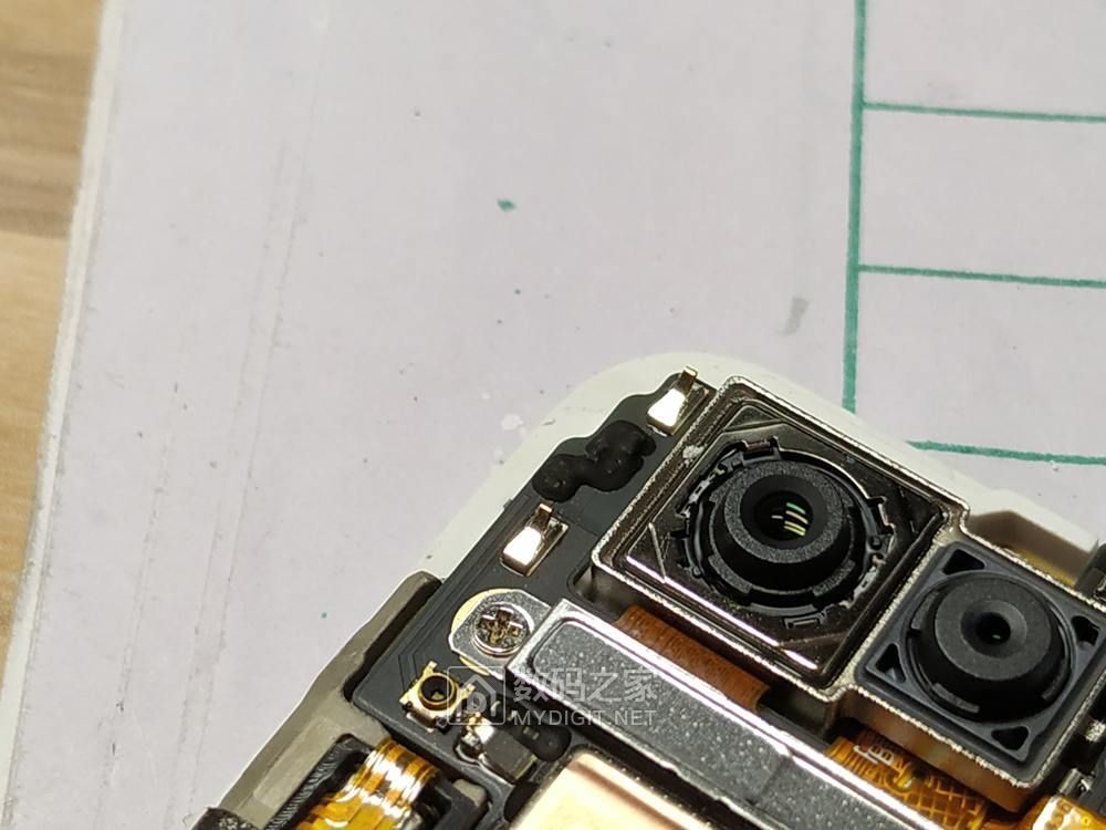 傻老婆今天又把手机搞进水了拆开vivox20看看里面啥样啊