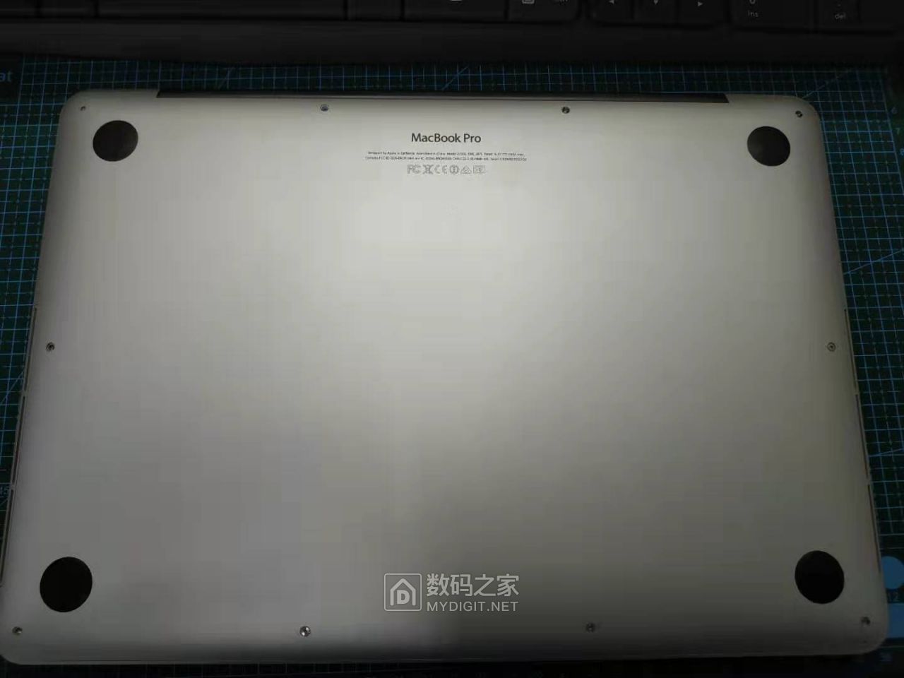 Macbook Pro 更换扬声器 拆机乐园数码之家