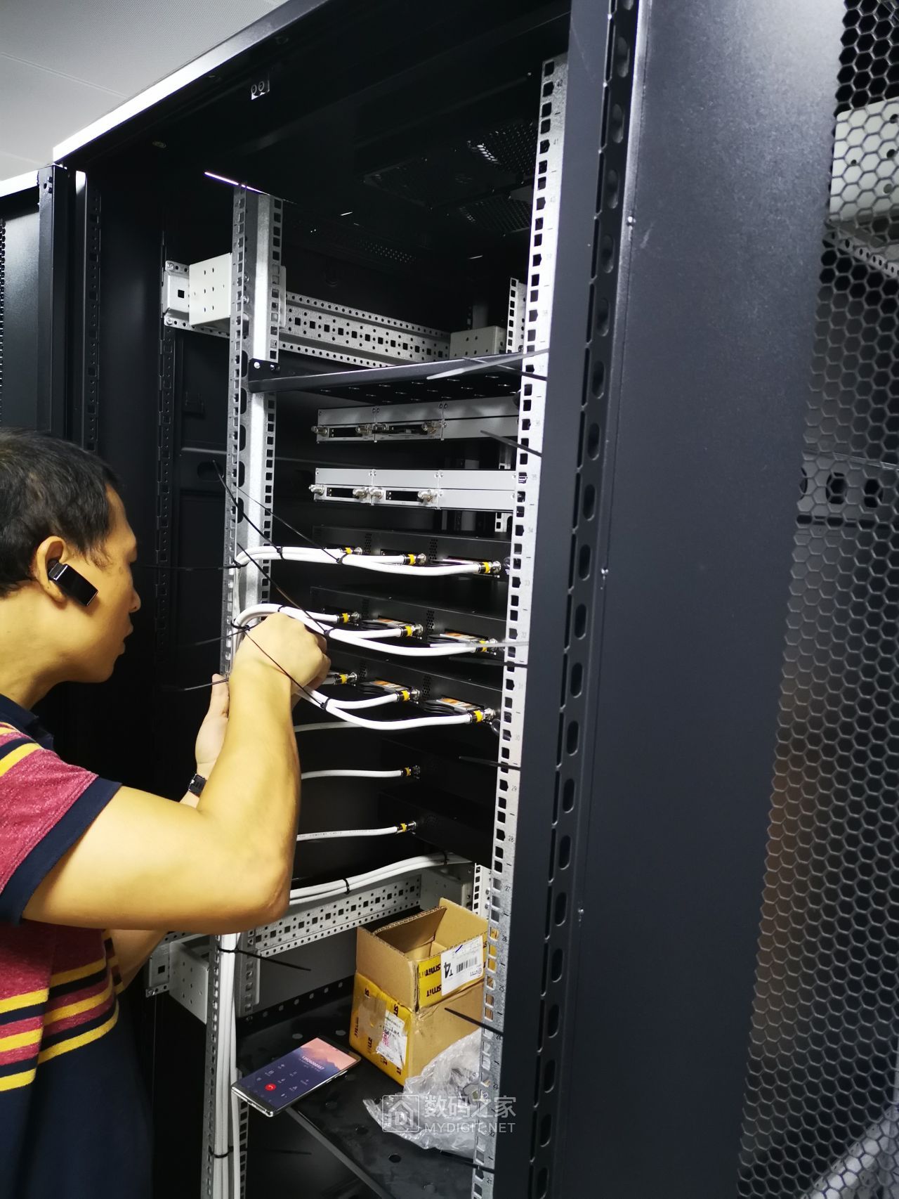 安装个大家伙,h3c s7506e核心交换机