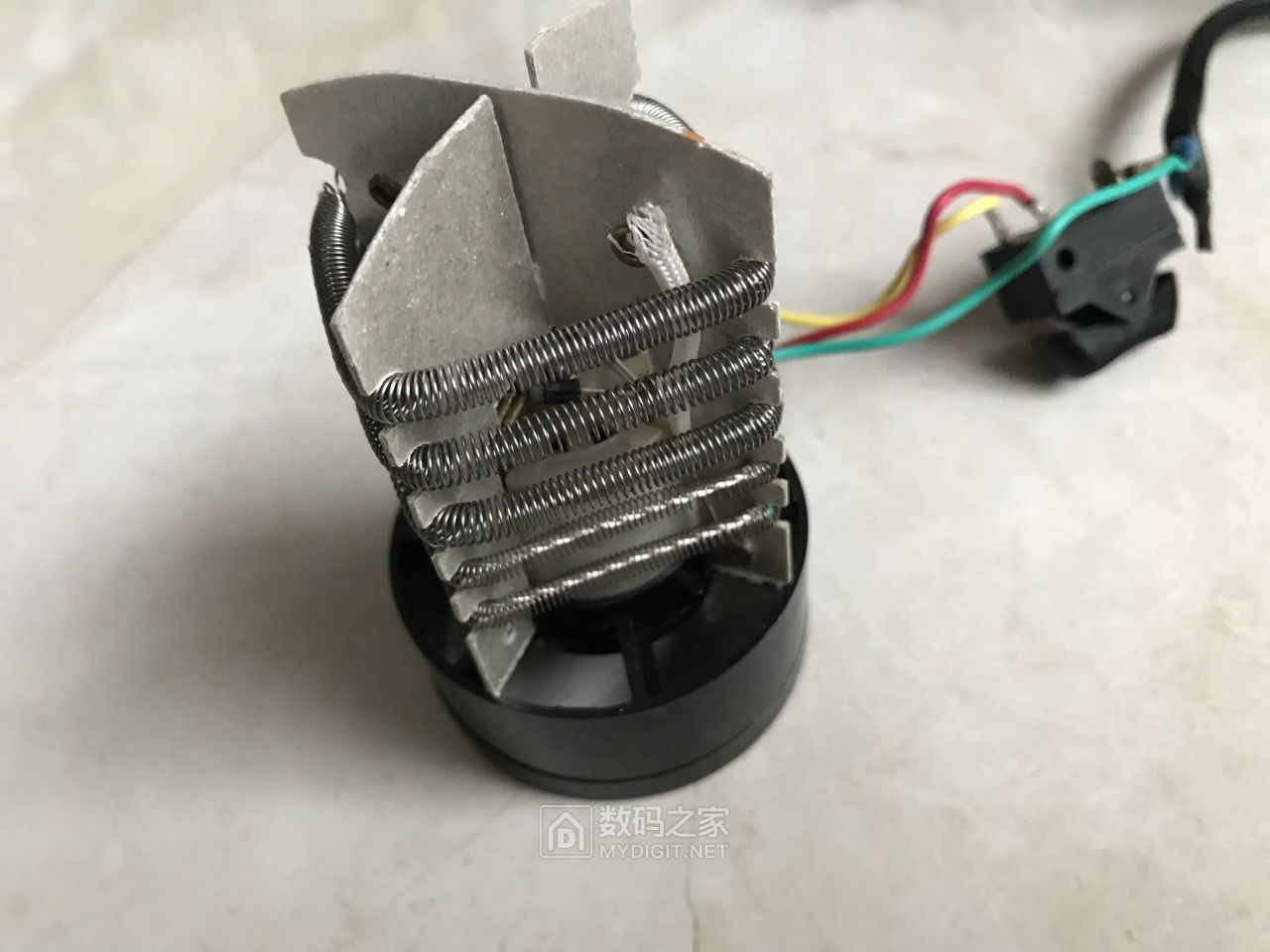 拆一个风扇开裂的红心牌电吹风机