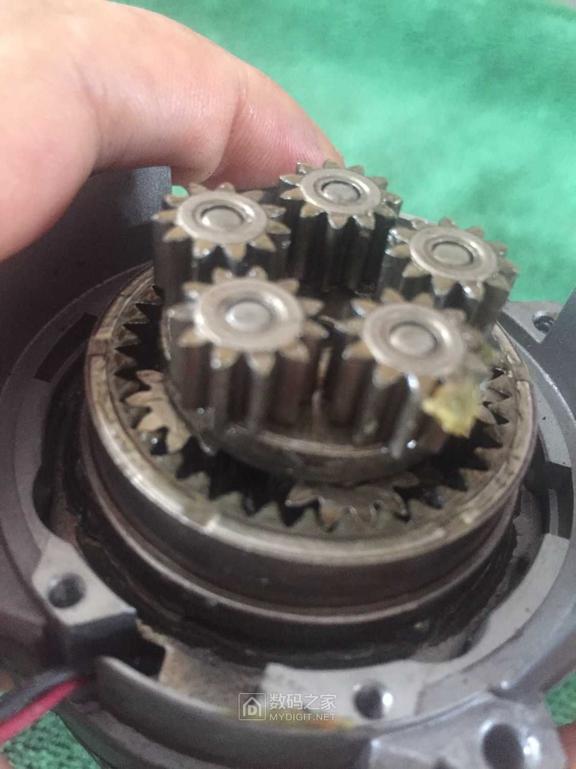 请问,无线手电钻齿轮箱里的齿轮用什么油比较好?