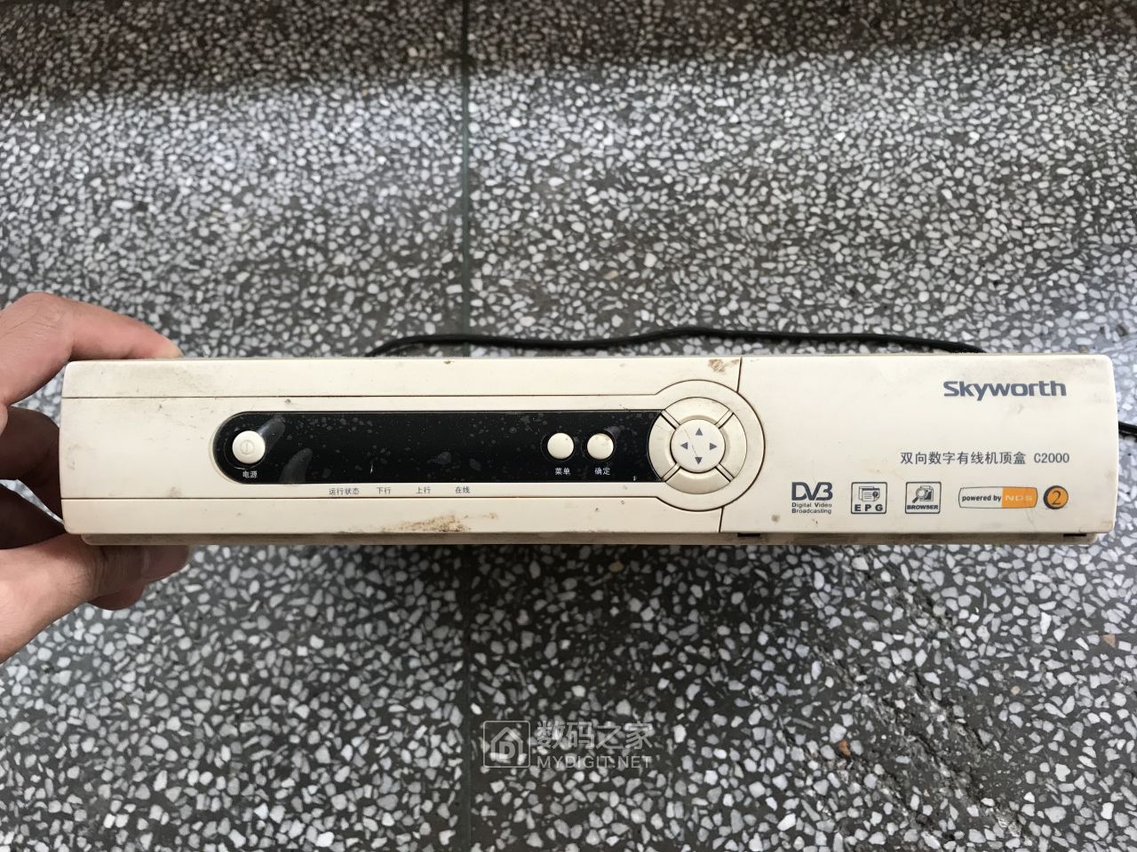 双向数字有线机顶盒c2000挂了天威换了个新的旧的不回收那就拆开