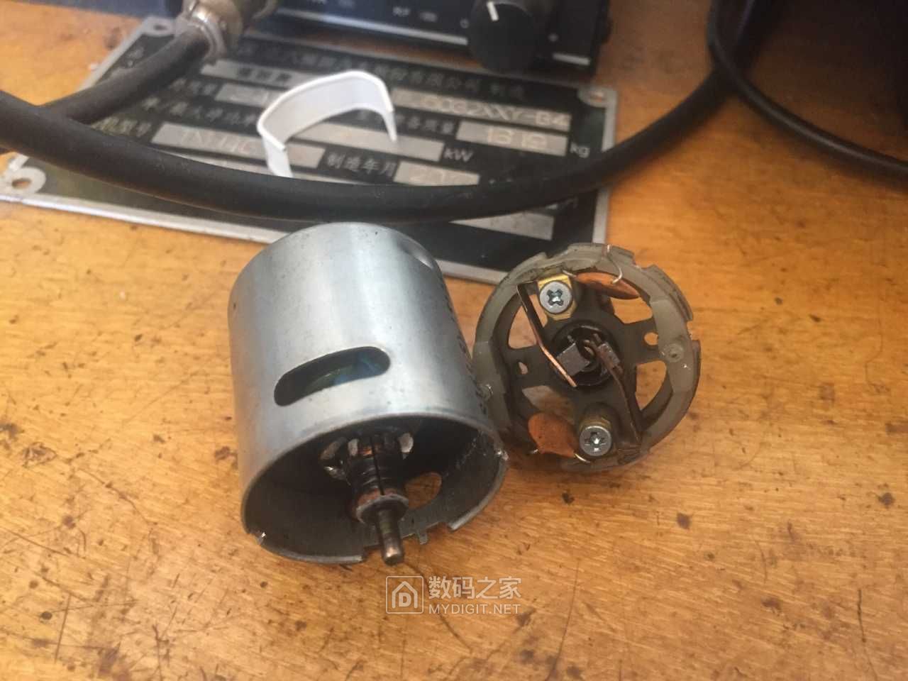 拆修个飞科电吹风fh6255碳刷没了修复