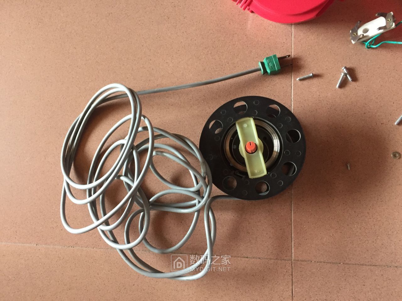 拆一个快30年的快乐牌吸尘器 - 拆机乐园 数码之家