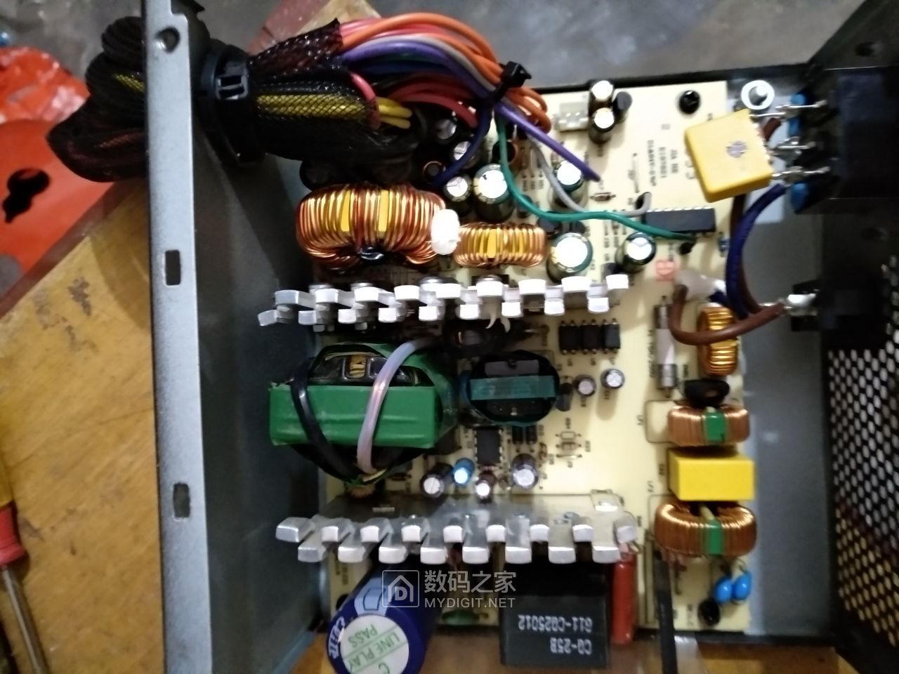 海盗船vs550电源拆机