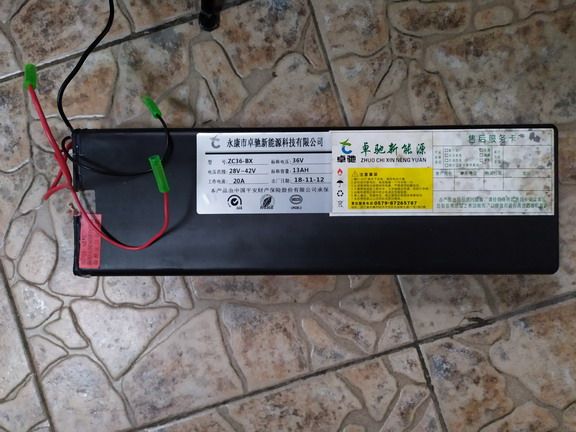 大陆合电动滑板车卓驰新能源36v13ah电池拆测