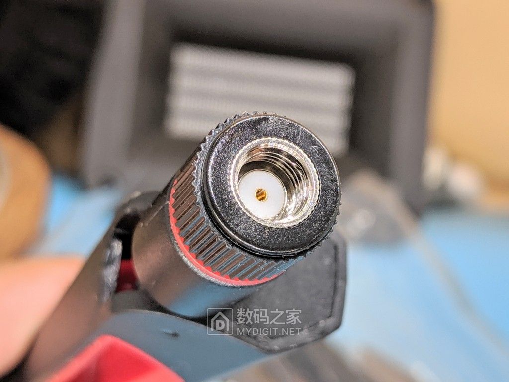 拆解华硕路由器天线