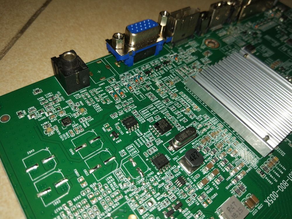 被人砸坏的飞利浦32寸液晶显示器327e8f