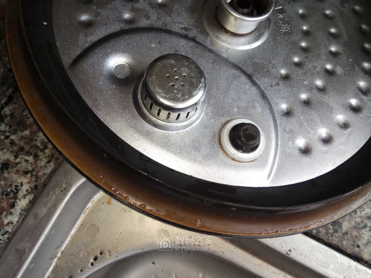 这美的电压力锅胶圈怎样拆