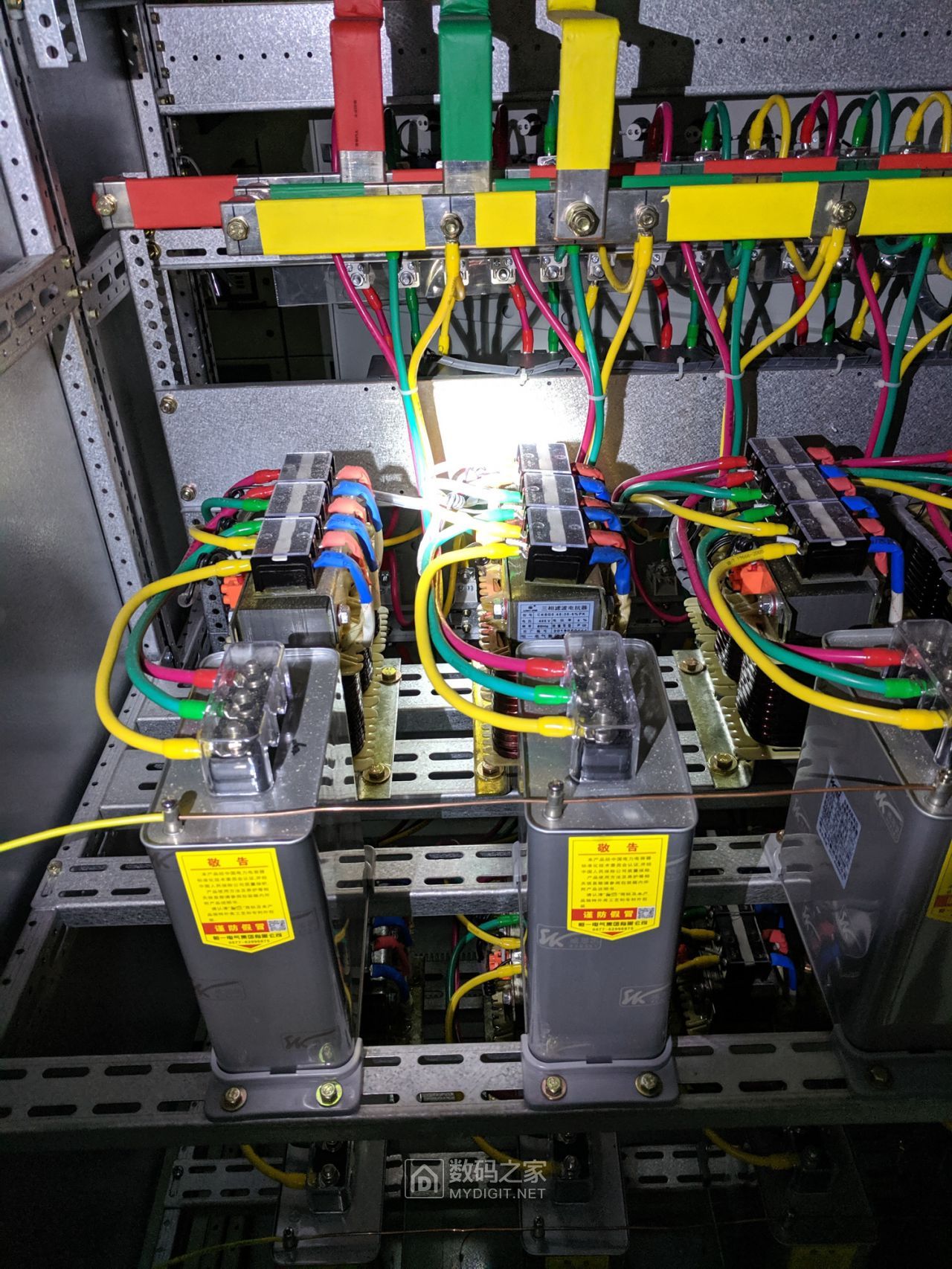 低压配电房某工程的21只gck抽出式低压成套配电柜围观