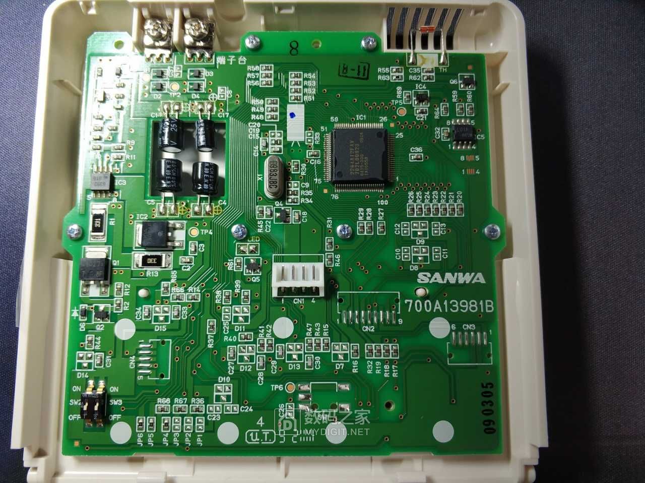 东芝中央空调控制器面板拆解 - 拆机乐园 数码之家