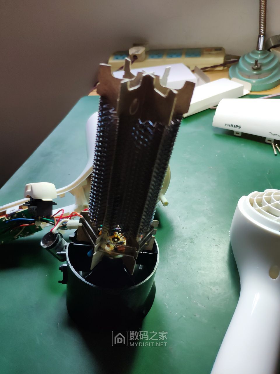 飞利浦电吹风(型号:hp8235)维修 - 拆机乐园 数码之家