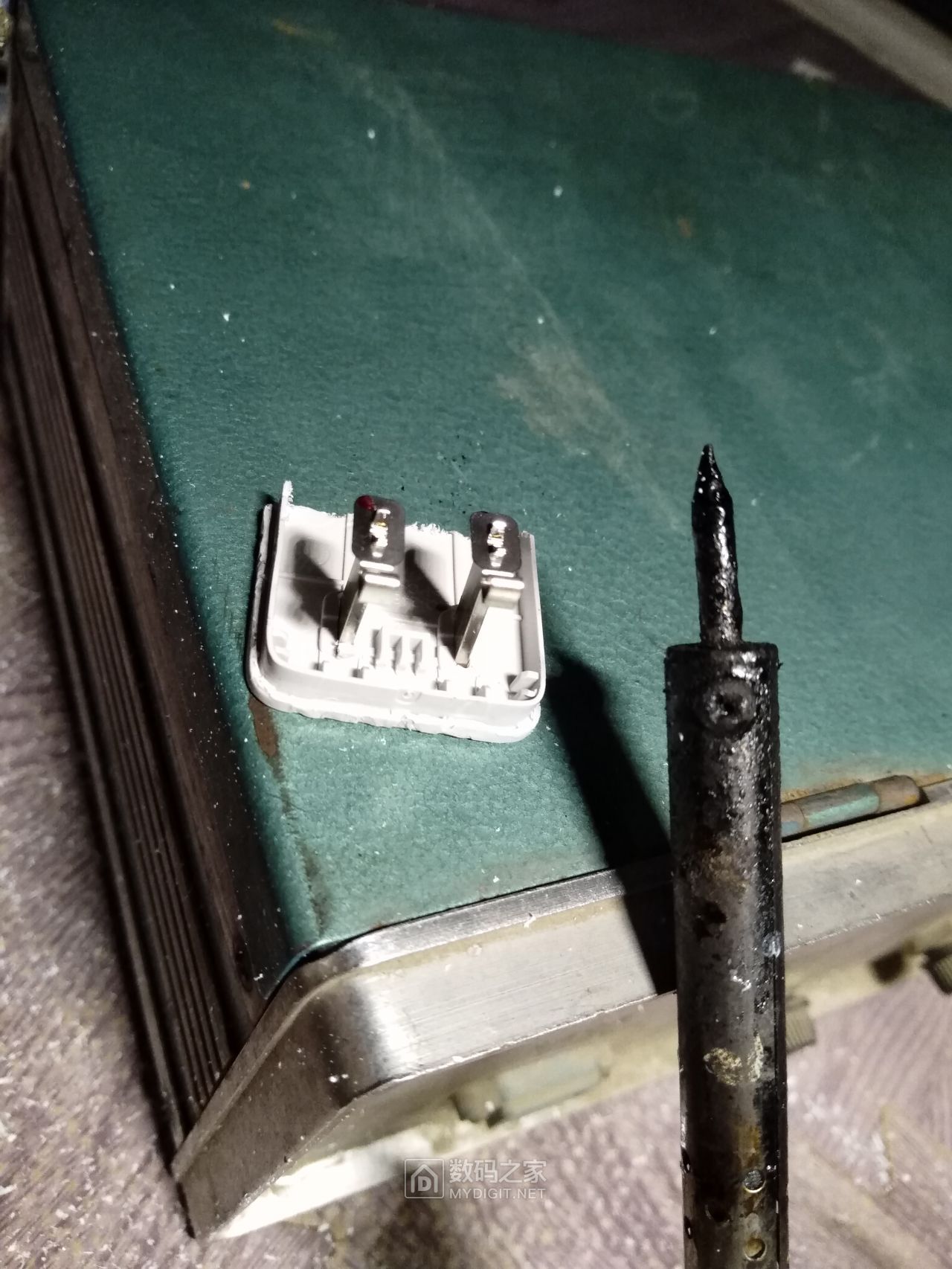 改造fy5老式警棒电池充电器