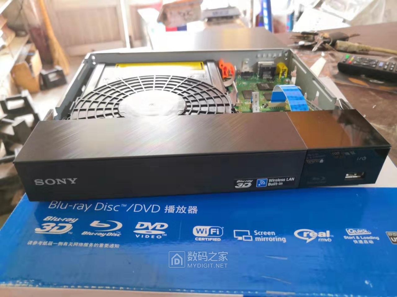 拆索尼蓝光播放器BDP-S5500和S6700 - 拆机乐园 数码之家