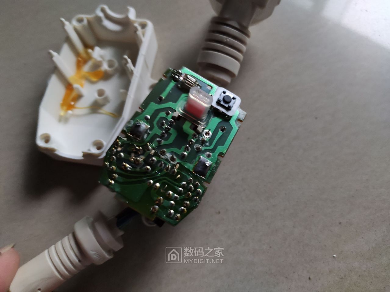 拆帅康电热水器漏电保护插头