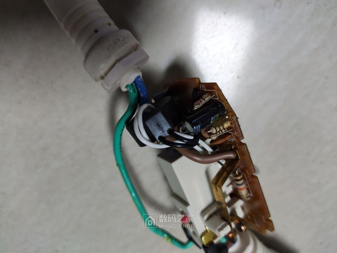 拆帅康电热水器漏电保护插头