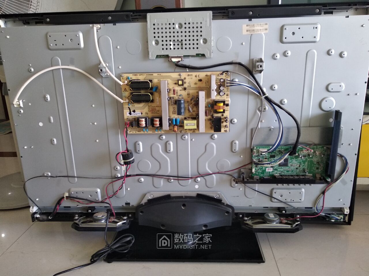 给女神修微波炉送的康佳电视拆修